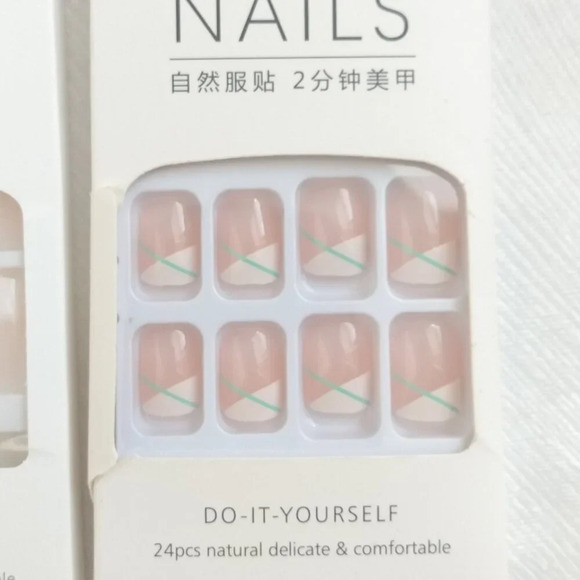 Set of four press on nails NEW - Picture 4 of 5